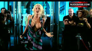 Whitney (jenny mccarthy, dirty love) is a tv reporter who moves to new york hoping to land a spot on a big network. Jenny Mccarthy Tits Out Dirty Love 0 50 Nudebase Com