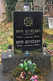 Із початку другої світової війни родина шухевичів оселилась у кракові, де мешкала до квітня 1941 року. Shuhevich Yurij Osipovich Vikipediya