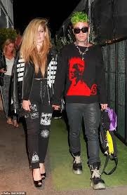 Avril lavigne offered a tantalizing caption to a photo of her hanging with machine gun kelly and mod sun in a recording studio: Avril Lavigne And Beau Mod Sun Enjoy A Double Date With Megan Fox And Machine Gun Kelly Daily Mail Online