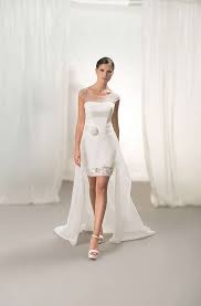 Gli abiti da sposa corti sono sinonimo di semplicità ed eleganza, ottimi sia come primo abito che come secondo abito, oppure come abito per una cerimonia con pochi invitati. Abiti Da Sposa Corti News E Articoli Pourfemme