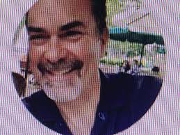 Ecco la foto più recente di Peter Lochran. È di pochissimi giorni fa.  Bellissimo!! ❤❤❤ . ( Rose Bianchi ) . .. 🌹 Occhi sorridenti e ricchi di  parole, sorriso meraviglioso...due elementi