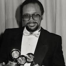Music industry titan Quincy Jones, who collaborated with Michael Jackson  and Frank Sinatra, has died at the age of 91 🕊️🕊️🕊️ His death was  confirmed by his publicist, Arnold Robinson, in a