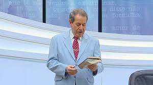 Soares (born december 6, 1947 in muniz freire, espírito santo), is a brazilian televangelist, missionary, author, singer, businessman, and composer. Itamaraty Concede Passaporte Diplomatico Ao Pastor Rr Soares