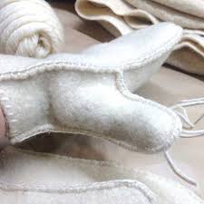 Let's sew this free fleece mittens sewing pattern! Mitten Making Mania With Free Pattern Made By Barb Felted Wool Leather