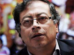 Gustavo francisco petro urrego es un político y economista colombiano, nació en ciénaga de oro (córdoba). Gustavo Petro La Esperanza De La Izquierda Colombiana Para Llegar Al Poder