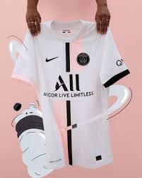 Bénéficiez d'une expédition rapide à tarif fixe sur toute commande de taille. Le Maillot Exterieur Du Psg 2021 2022 Devoile Par Nike