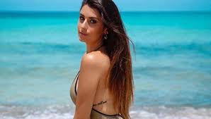 Valentina vignali nasce a rimini il 30 maggio 1991 ed ha, attualmente, 27 anni. Valentina Vignali Perde Peso Dopo Il Grande Fratello Altezza E Dieta