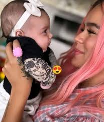 La foto más linda que verán hoy 😍 KaRoL G Feid 🌈🌥️❤️ #virales2024  #conciertos2024 #ElFerxxo #karolgbichota #karolgpreview #karolgconcierto  #karolgmedellin #karolgfans #youngmiko #jbalvin