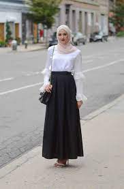 Model baju gamis polos lengan balon dan tambahan belt untuk tampil cool elegan 31. Kemeja Baju Kantor Wanita Berhijab Juga Bisa Modis Kok Ini Contohnya Fashionoid Net
