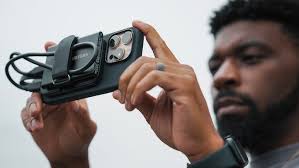 Neewer iPhone 16 Pro Max Cage w Accessories