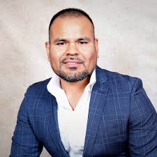 Roselyn Sánchez outstanding performance as Carmen Luna in *Devious Maids***  Roselyn Sánchez shines brilliantly as Carmen Luna in the series *Devious  Maids*. Playing a passionate and ambitious singer working as a maid