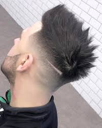 None of these are hard rules, just some guiding tips to help you accentuate all your features and flatter your face shape. 7 Cool Haircut Designs With Lines 2021 Trends