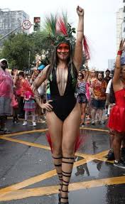 She is renowned internationally for her roles in brazilian telenovelas and films. Alessandra Negrini E Criticada Nas Redes Sociais Por Se Fantasiar De India Super Radio Tupi