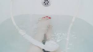 Im leben einer frau gibt es kaum eine tiefgreifendere erfahrung als die eigene schwangerschaft. Baden In Der Schwangerschaft Badewanne Schwimmbad See Hallo Eltern