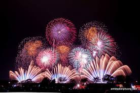 Giao thừa là thời điểm chuyển giao giữa năm mới và năm cũ. Ä'em Giao Thá»«a Xuan Canh Ty 2020 Huyá»n VÅ© ThÆ° Sáº½