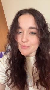 Hey ! I'm Charlize ! I'm 20yo nearly 21 and I'm looking for a place in  Bristol ! I've recently dropped out of uni for financial reasons as I need  to work