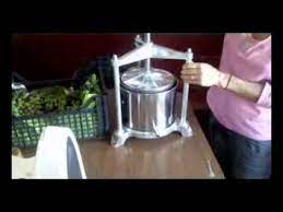 Ecco dunque le fasi per la preparazione del sapone a base di olio di oliva: Come Fare Olio Di Oliva In Casa Youtube