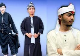 Berdasarkan tingkat strata sosial pemakai misalnya, pakaian adat jawa barat dapat dibedakan menjadi 3 jenis, yaitu pakaian rakyat jelata, kaum menengah, dan para bangsawan. Egindo Mengenal Suku Sunda Dari Jawa Barat