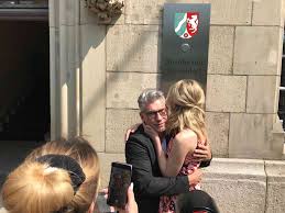 Der oberbürgermeister musste auf das brautpaar warten. Dusseldorf Gntm 2019 Kandidatin Theresia Heiratet