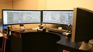 I Have Never Seen Curved Monitors Like This Before Computer Desk Setup Computer Room Room Setup