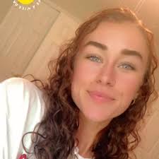 Elizabeth Fladung's Instagram, Twitter & Facebook