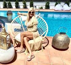Πότε έφτασαν κοντά στον χωρισμό με. H Marina Patoylh Me Roz Mpikini Kai Xryso Kaftani Eyxetai Kalo Kalokairi Eikones Zwh Iefimerida Gr