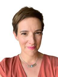 Eva Gil's Instagram, Twitter & Facebook