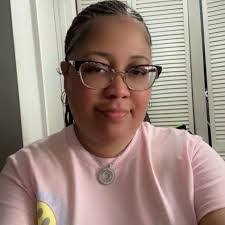 Chelle Collins's Instagram, Twitter & Facebook