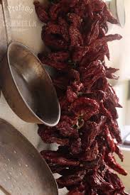 The peperone crusco (crispy pepper, pl peperoni cruschi) also known as crusco pepper, is a typical product of the italian region of basilicata. Peperoni Cruschi Come Preparare E Friggere I Peperoni Di Senise Igp