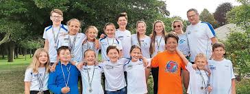 Christoph baumgartner is known for his work on tag 7 (2006), die rätselhafte welt der wolken (2011) and aeschbacher (2001). Goldenes Wochenende Fur Schwimmer Idowa Plus