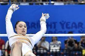 Jun 27, 2021 · een zorgeloze aanloop naar de olympische spelen is nina derwael niet gegund. Nina Derwael Valt Op Brug Maar Blijft Mentaal Ijzersterk Met Goud En Pr Op Balk Meer Sport Hln Be