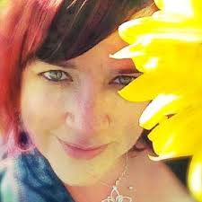 Show me a statue photographers of threads