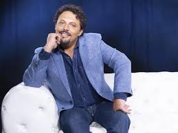 Enrico brignano (roma, 18 maggio 1966) è un comico, cabarettista, showman, attore e regista italiano Enrico Brignano Nel Mio Nuovo Varieta Ridero Su Virologi E Pandemia Corriere It