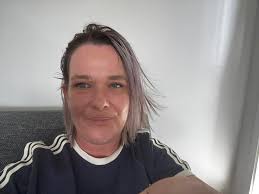 Looking for someone that could please help me with something like either of  these! My 'halo' is already lightened but my regrowth is pretty grown out.  Located in Ipswich but happy to