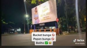 Aku sangat bangga menjadi suamimu, menjadi suami seorang isteri yang sangat baik dan solehah. Viral Video Suami Super Tajir Beri Hadiah Ulang Tahun Istri Sebuah Baliho