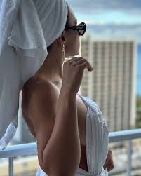 I agree. Onlyfans. Will clean up natural beauty