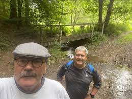 Gudde Mëtteg, et huet bestëmmt jo een vun iech Erfahrung mam AP  Schlëndermanech, ass deen sou heavy oder dachen ech näischt méi? Ech hat  elle Krämpes fir dee färdeg ze maan. An