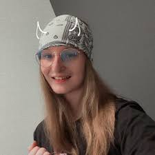 Why do I always have to solo tank as Venom and how can I get my teammates  to help me finish off enemies?