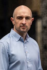 Defiant William Hill chief Ralph Topping extends stay