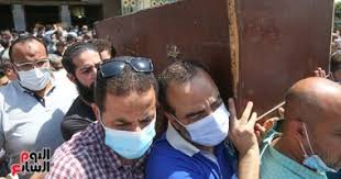 بدوره إحتفل الفنان المصري محمد علي رزق بزواجه هذا الأسبوع من سيدة من خارج الوسط الفني وهي مصممة الديكور نورين ماهر، وأقام للمناسبة حفل زفاف حضره عدد كبير من النجوم بينهم الفنان والمنتج محمد. 8w1udd8uekq5qm