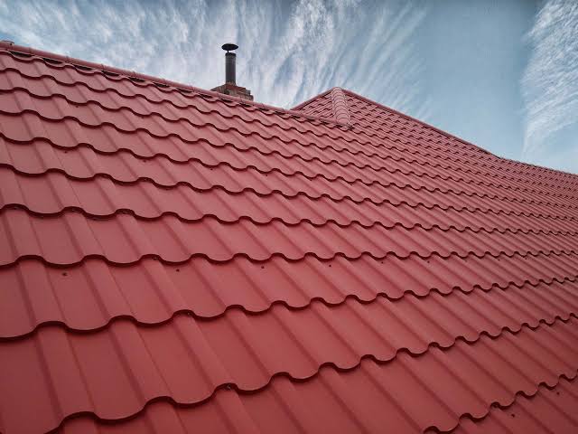 Acoperiș renovat cu țigle din beton