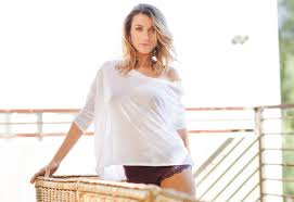 The attractive actress has been all over in other zea news: Femme Features Aparoo Page 4