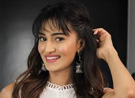 Erica jennifer fernandes (born 7 may 1993) is an indian actress and model known for her portrayal of sonakshi dixit in kuch rang pyar ke aise bhi and prerna sharma in kasautii zindagii kay. Kasautii Zindagii Kay Erica Fernandes To Live Separately From Her Parents As She Returns To The Sets Bollywood News Bollywood Hungama
