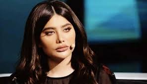 صور رهف القنون بعد التجميل، شاهد صور رهف محمد القنون بعد عملية التجميل وتغيير الملامح تماما فقد قامت الفتاة السعودية الهاربة الى كندا بإجراء عملية تجميل حتى تغير ملامحها وقد كان بالفعل العملية غيرتها وجعلتها ليست كما كانت وانتشرت صورة رهف على السوشيال ميديا انتشارا. Ù„Ù† ØªØ¹Ø±ÙÙˆÙ‡Ø§ Ø´Ø§Ù‡Ø¯ ØµÙˆØ±Ø© ØµØ§Ø¯Ù…Ø© Ù„Ù€ Ø¥Ù†Ø¬ÙŠ Ø®ÙˆØ±ÙŠ Ù‚Ø¨Ù„ Ø¹Ù…Ù„ÙŠØ§Øª Ø§Ù„ØªØ¬Ù…ÙŠÙ„ ÙˆÙ‡Ø°Ø§ Ø§Ø³Ù…Ù‡Ø§ Ø§Ù„Ø­Ù‚ÙŠÙ‚ÙŠ ØªØ±ÙƒÙŠØ§ Ø§Ù„Ø¢Ù†
