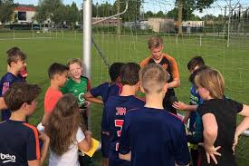 Meaning, he perfectly learned a frenkie de jong has been an oasis in the desert for barcelona this season, this is my personal view. Voetbal I Youri De Jong En Nik De Bruin Trainers Facebook