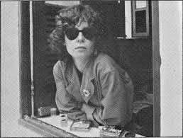 Alejandra pizarnik è artista 'totale', esempio raro, radioso, in cui l'opera s'incardina in una incessante ricerca esistenziale. Entre Alejandra Pizarnik Y Ana Cristina Cesar Poemas Del Alma