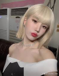 Charmaine Sheh and Qin Lan both love it, they call this head "Dora"