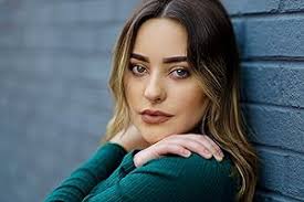 Lauren Haskell's Instagram, Twitter & Facebook