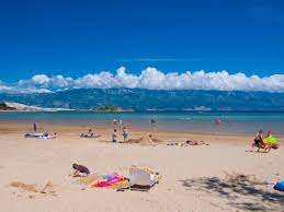 Die insel rab in kroatien ist der perfekte urlaubsort, und die stadt lopar bietet zwei wunderschöne sandstrände und viele restaurants mit örtlichen delikatessen. Familienhotel Lopar Insel Rab Kroatien Lopar Rab Insel Rab Kroatien Preis Last Minute Sonderangebote Unterkunft