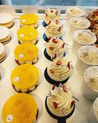 Le Miel Et La Fraise Pastry Patisserie Lagouttedor Paris Fraise Strawberry Miel Honey Cake Yellow Instagood Instagra Patisserie Delicious Food